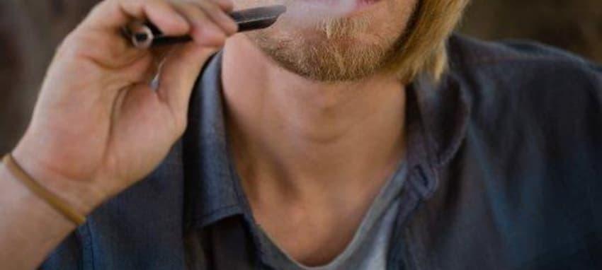 e sigara baş ağrısı neden olur, belirtileri ve evde uygulanabilecek hızlı çözümler