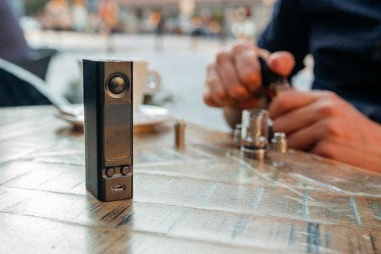 witcher e sigara inceleme rehberi yeni aromalar pil ömrü ve kullanıcı ipuçları